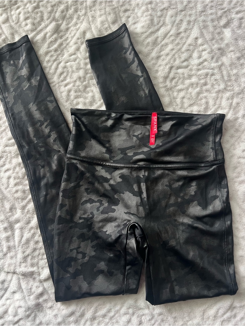 SPANX Faux Leather Camo Leggings Women’s Small Black Gray High Rise Shaping